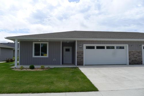 808 Parkside Ln, Charles City, IA, 50616-3450 | Card Image