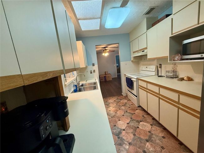 5173 Kirkland Ave, House other with 2 bedrooms, 3 bathrooms and null parking in SPRING HILL FL | Image 9