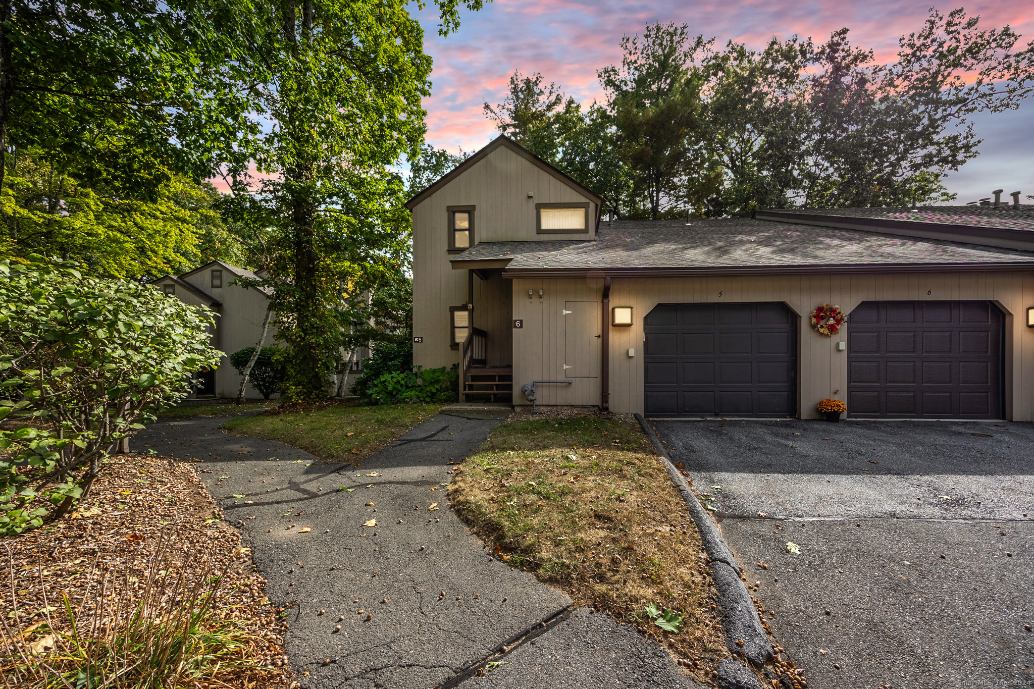 Woods Hollow Ct, Avon, CT 06001