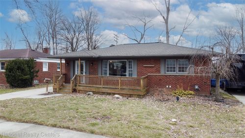 32653 Beacon Ln, Fraser, MI, 48026-2110 | Card Image