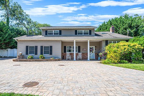 136 Vanderbilt Blvd, Oakdale, NY, 11769-2033 | Card Image