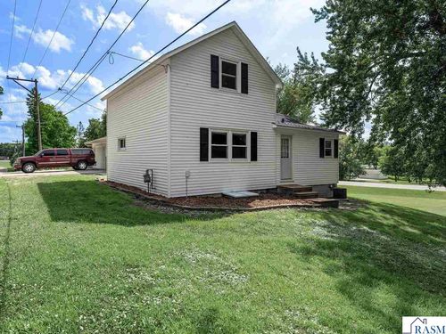 828 E Clinton St, Waterville, MN, 56096 | Card Image