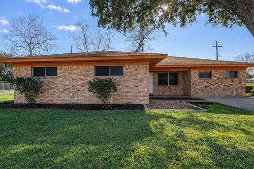 304 Frankie St, Wharton, TX, 77488-2821 | Card Image