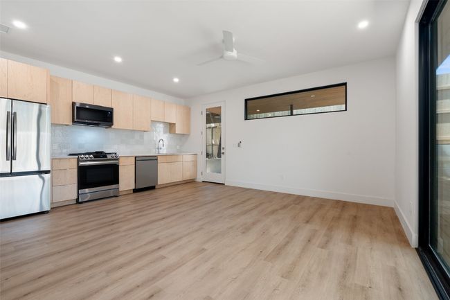 B - 2107 Maple Ave, House other with 2 bedrooms, 2 bathrooms and 1 parking in Austin TX | Image 6