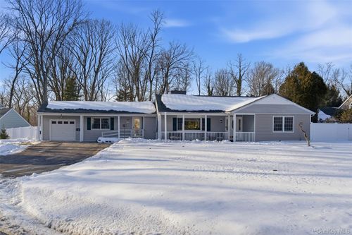 34 Mayfair Dr, Huntington, NY, 11743-2432 | Card Image