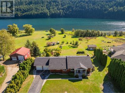 1628 Thrums Rd, House other with 3 bedrooms, 4 bathrooms and 5 parking in Castlegar BC | Image 1