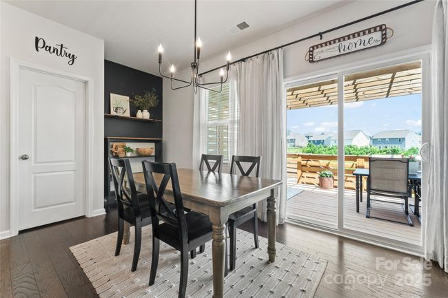 Eat-in kitchen | Image 17