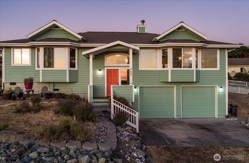 648 Hacienda Dr, Coupeville, WA, 98239-9762 | Card Image