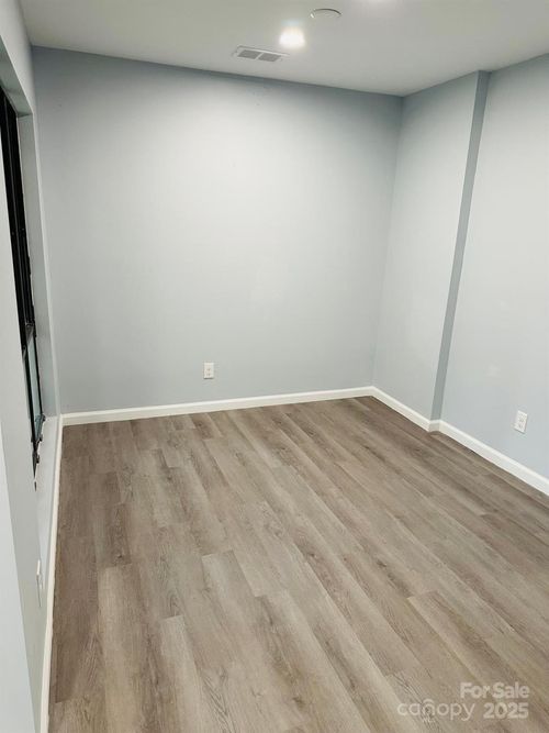 8029 Cedar Glen Dr, Charlotte, NC, 28212-0202 | Card Image