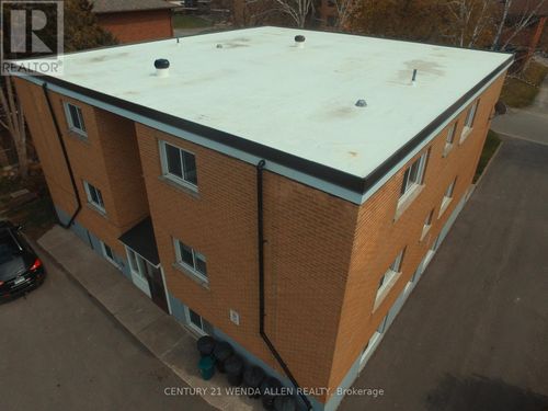 558 Lansdowne Dr, Oshawa, ON, L1G1W3 | Card Image