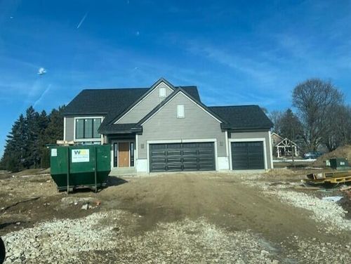 W251N2459 Valleyview Circle Circle, Pewaukee, WI, 53072 | Card Image