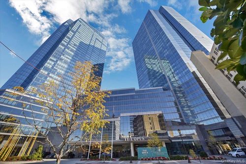 v6g-1 Renaissance Sq, White Plains, NY, 10601-3000 | Card Image