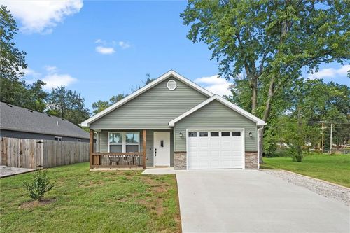 124 E Pacific Ave, Osawatomie, KS, 66064-1154 | Card Image
