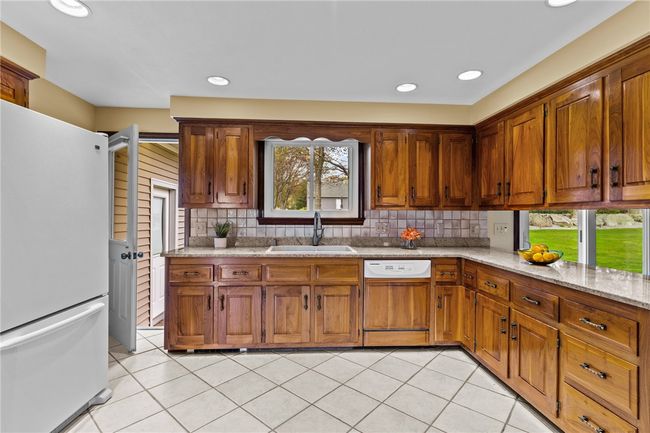 12 Hi View Dr Hope RI | Image 24