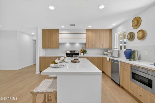 8126 E Cypress St, Scottsdale, AZ, 85257-2815 | Card Image