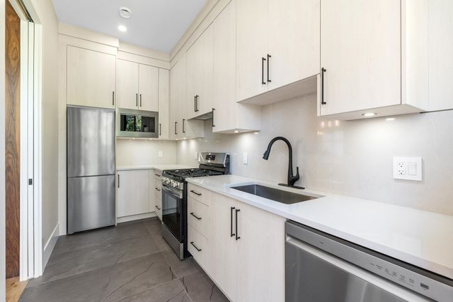 1415 Pipeline Pl, House other with 8 bedrooms, 9 bathrooms and 4 parking in Coquitlam BC | Image 14