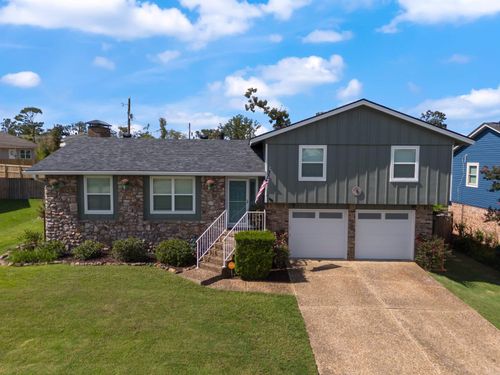 8 Walnut Valley Dr, Little Rock, AR, 72211-1832 | Card Image