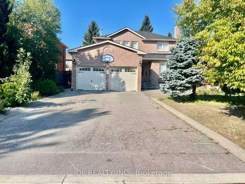 18 Findhorn Cres, Maple, ON, L6A1M2 | Card Image