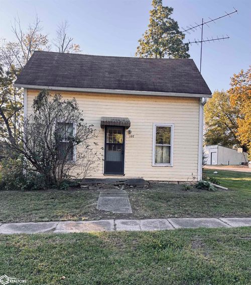 107 Madison Street, Bonaparte, IA, 52620 | Card Image