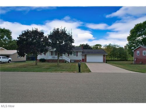 834 Geneva St Sw, Sugarcreek, OH, 44681-9339 | Card Image