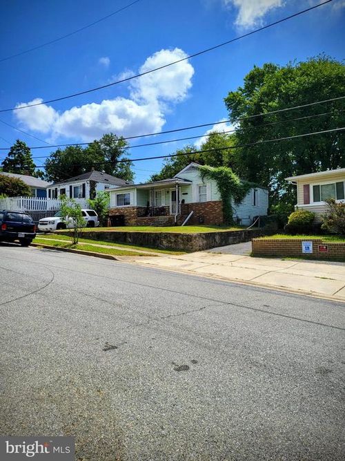 1311 Chapelwood Ln, CAPITOL HEIGHTS, MD, 20743-6632 | Card Image