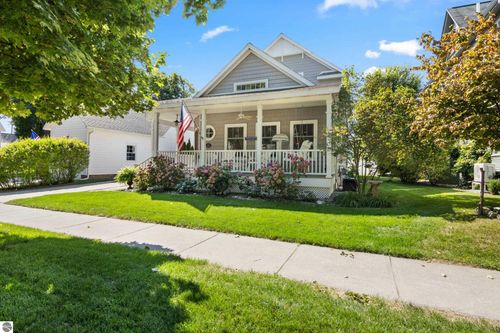 122 Forest Ave, Frankfort, MI, 49635-9044 | Card Image