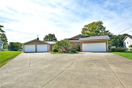 1460 Lake Vue Dr, Roaming Shores, OH, 44085-9755 | Card Image