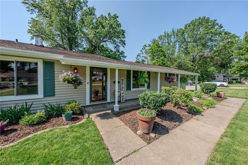 25171 Doe Dr, North Olmsted, OH, 44070-1250 | Card Image