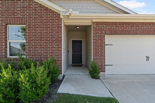 5329 Northfield Dr, Fort Worth, TX, 76179-2177 | Card Image
