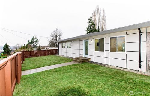 2928 S Webster St, Seattle, WA, 98108-3943 | Card Image