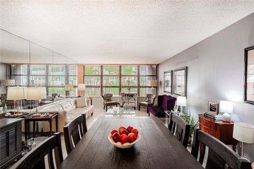 apt-203-1440 Brickell Bay Dr, Miami, FL, 33131-3620 | Card Image