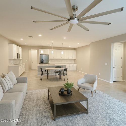 913 S 107th Dr, Avondale, AZ, 85323-4539 | Card Image