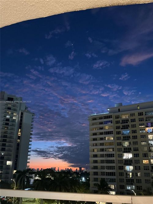 apt-6z-5555 Collins Ave, Miami Beach, FL, 33140-2541 | Card Image