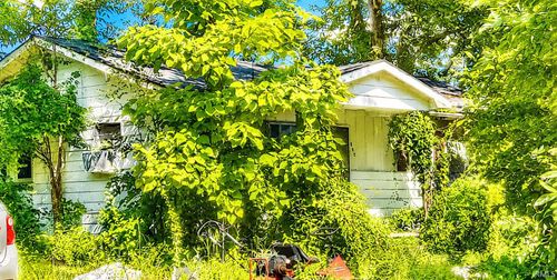 590 English Avenue, Austin, IN, 47102 | Card Image