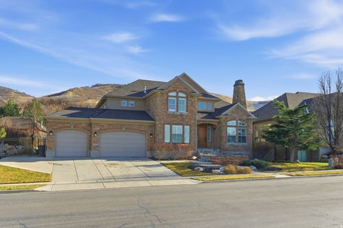 843 Eaglepointe Dr, North Salt Lake, UT, 84054-2661 | Card Image