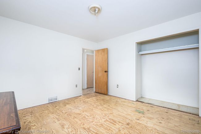 39-web-or-mls-10756 Oak St Interior (17 of 19).jpg | Image 13