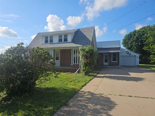 1105 E 5th St, Vinton, IA, 52349-2322 | Card Image