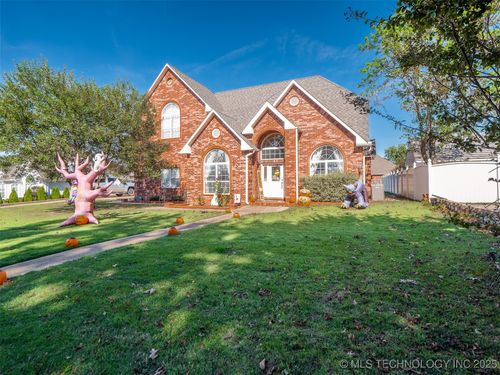 33 River Oaks, McAlester, OK, 74501-7092 | Card Image