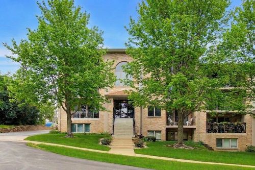 2n-4401 Pershing Ave, Downers Grove, IL, 60515-2669 | Card Image