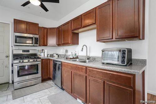 611 Ashland St, Detroit, MI, 48215-2983 | Card Image