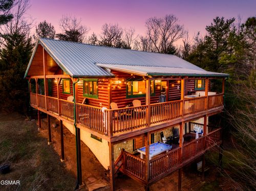 438 Ridgeline Way, Gatlinburg, TN, 37738-6582 | Card Image