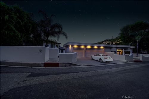 3964 Sumac Dr, Sherman Oaks, CA, 91403-4641 | Card Image
