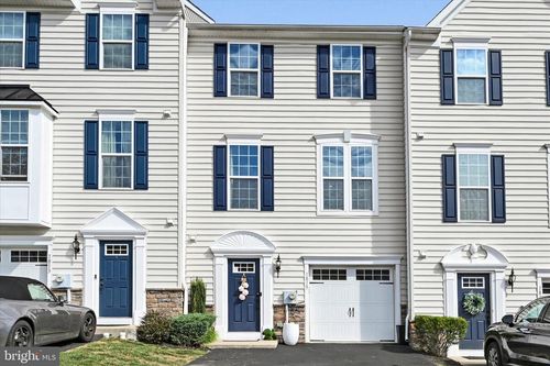 1815 Honeysuckle Ct, DOWNINGTOWN, PA, 19335-7205 | Card Image