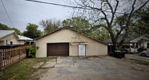 417 S Prairie St, Pilot Point, TX, 76258-4234 | Card Image