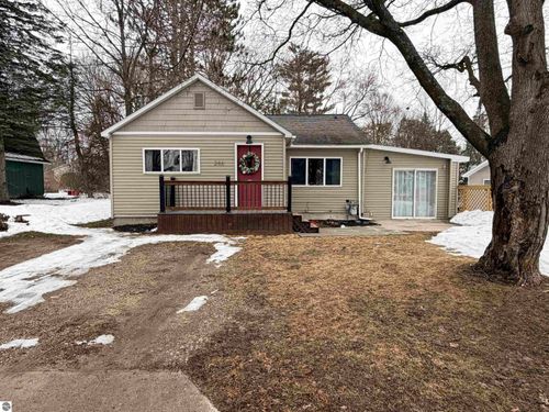 246 Robertson St, Cadillac, MI, 49601-2628 | Card Image
