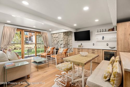 208-131 E Durant Ave, Aspen, CO, 81611-1736 | Card Image