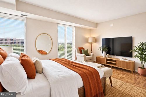 717-700 7th St Sw, WASHINGTON, DC, 20024-2455 | Card Image