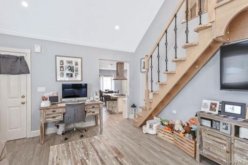 142 Gibbs Pond Road, Smithtown, NY, 11767 | Card Image