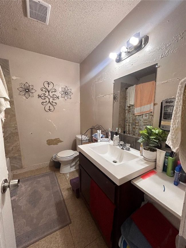 Side A - Bathroom | Image 14