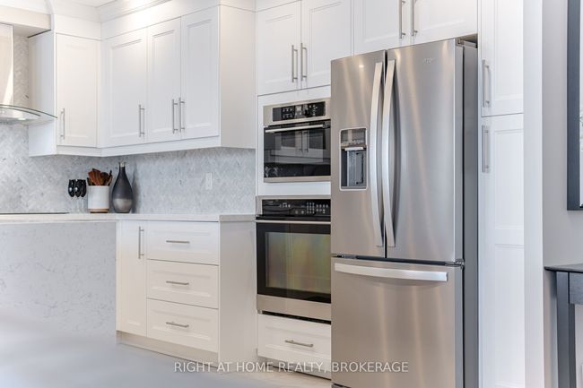 1106 - 442 Maple Ave, Condo with 3 bedrooms, 2 bathrooms and null parking in Burlington ON | Image 19